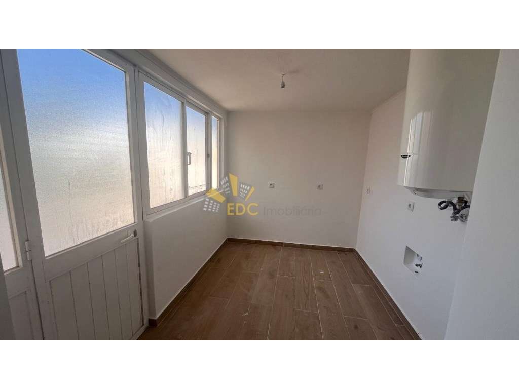 Negociável | Moradia T3 - Totalmente Remodelada com 2 frentes no ce...-10