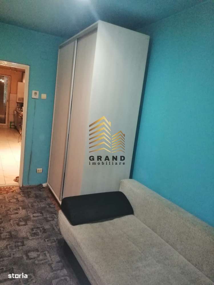 Se vinde apartament 3 camere parter-9