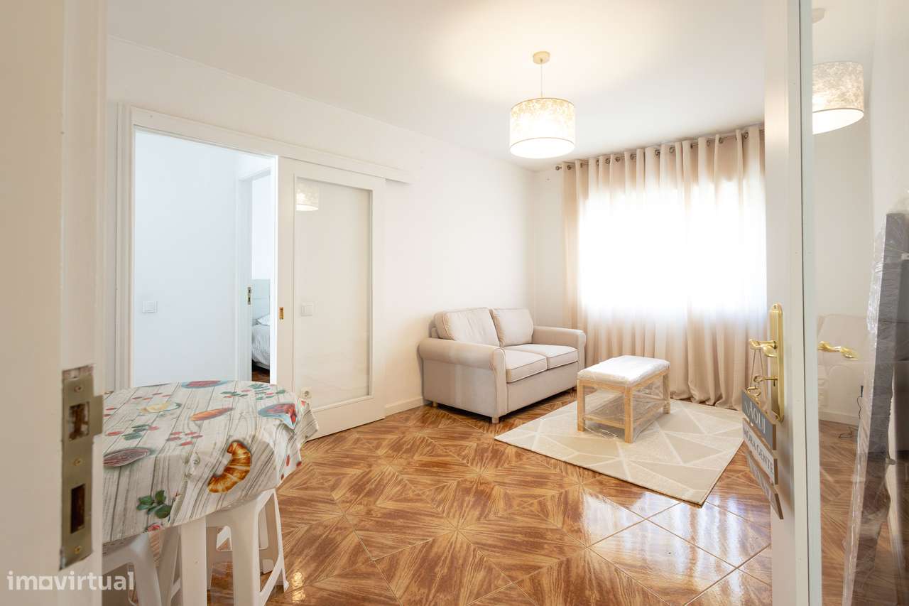 T2 com varanda, garagem e localização central-8