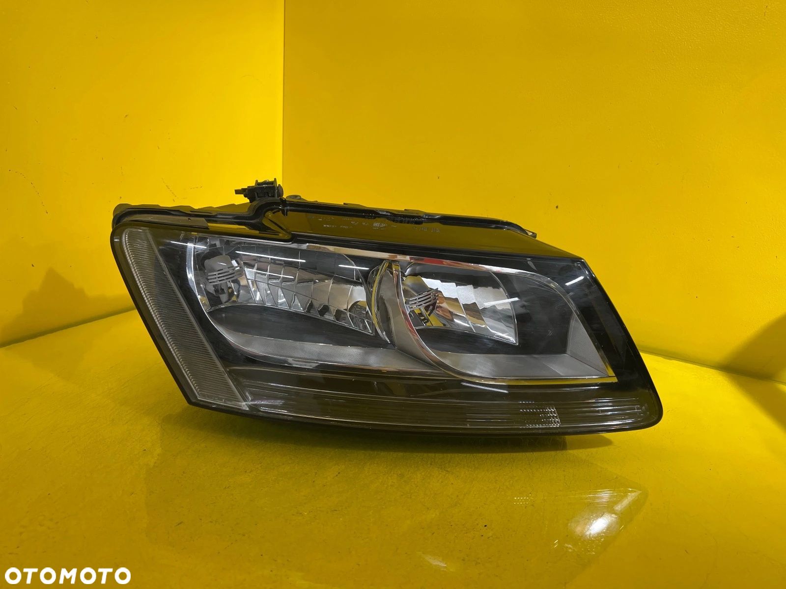 LAMPA PRZEDNIA PRAWA AUDI Q5 8R0941004L 08-12 ZWYKŁA - 1