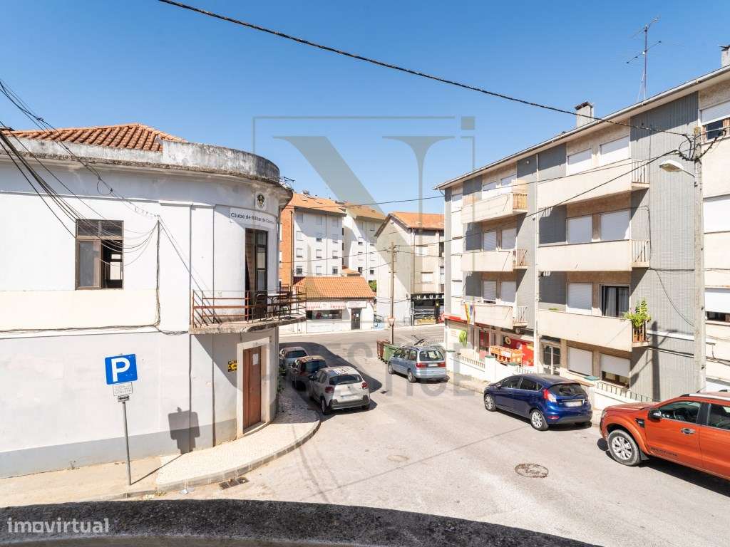 Moradia T8 no Bairro Norton de Matos-31