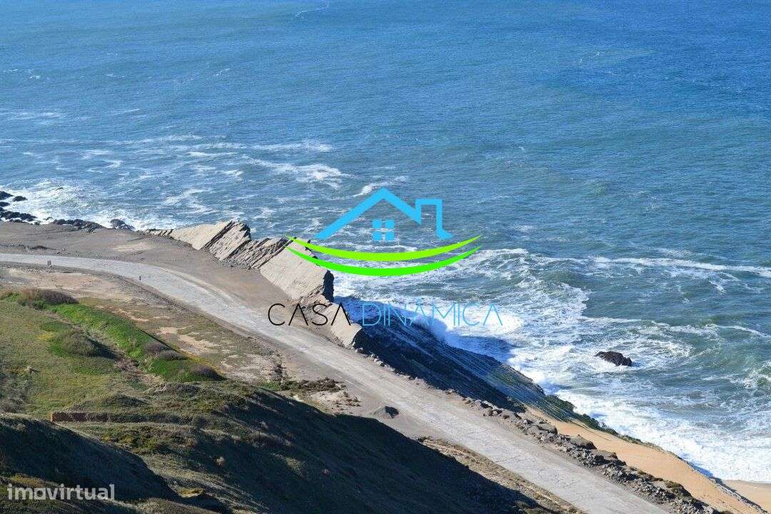 Moradia T4 para Recuperar com Negócio no Rés do Chão a 200 metros d-56