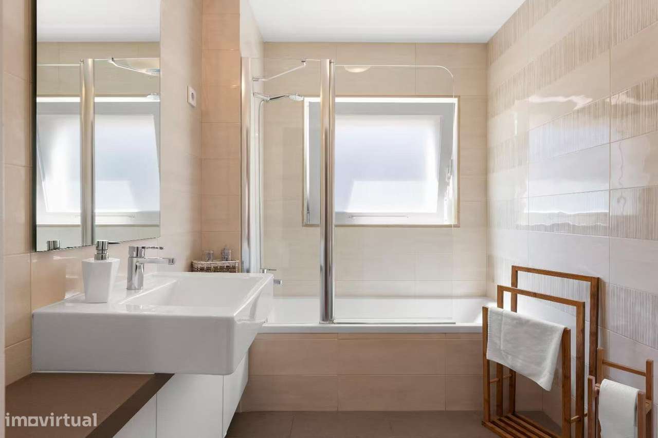 Excelente T3 no Bairro Alto com 2 lugares de estacionamento-11