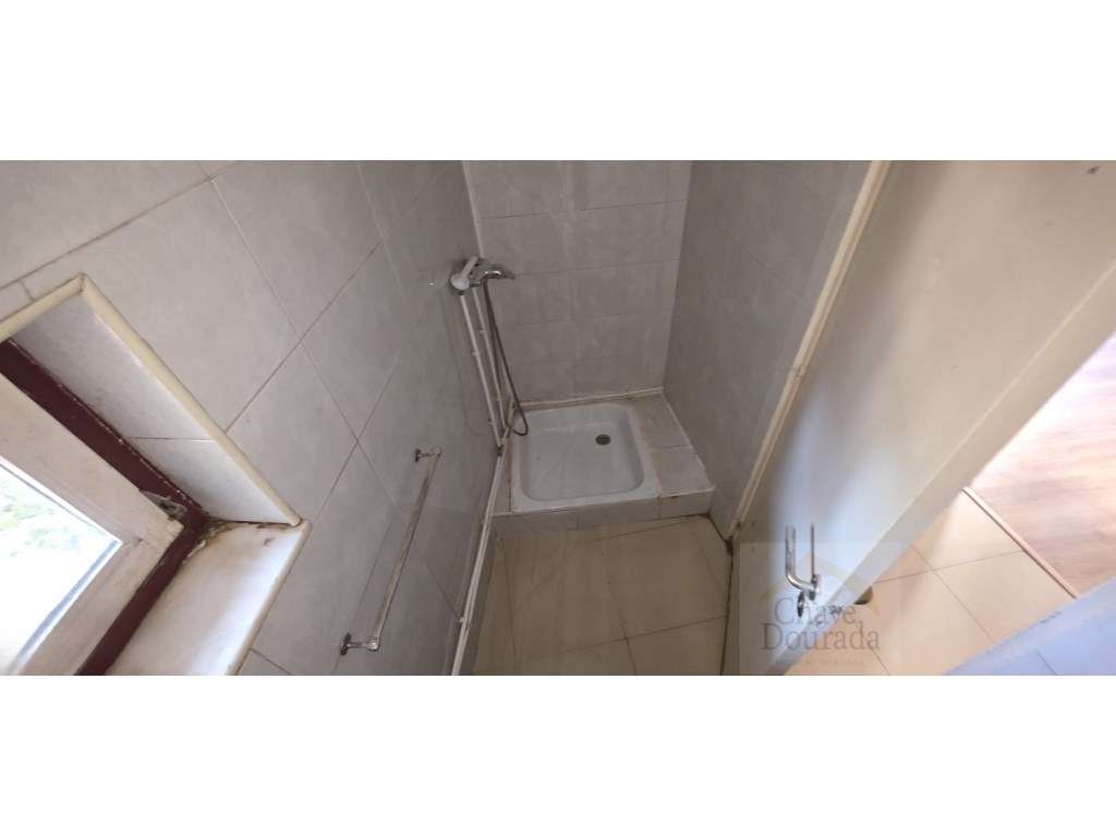 Prédio na Baixa de Coimbra com 3 T1´s-13