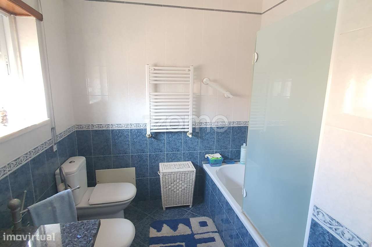 Moradia Isolada com piscina e bastante soalheira-25