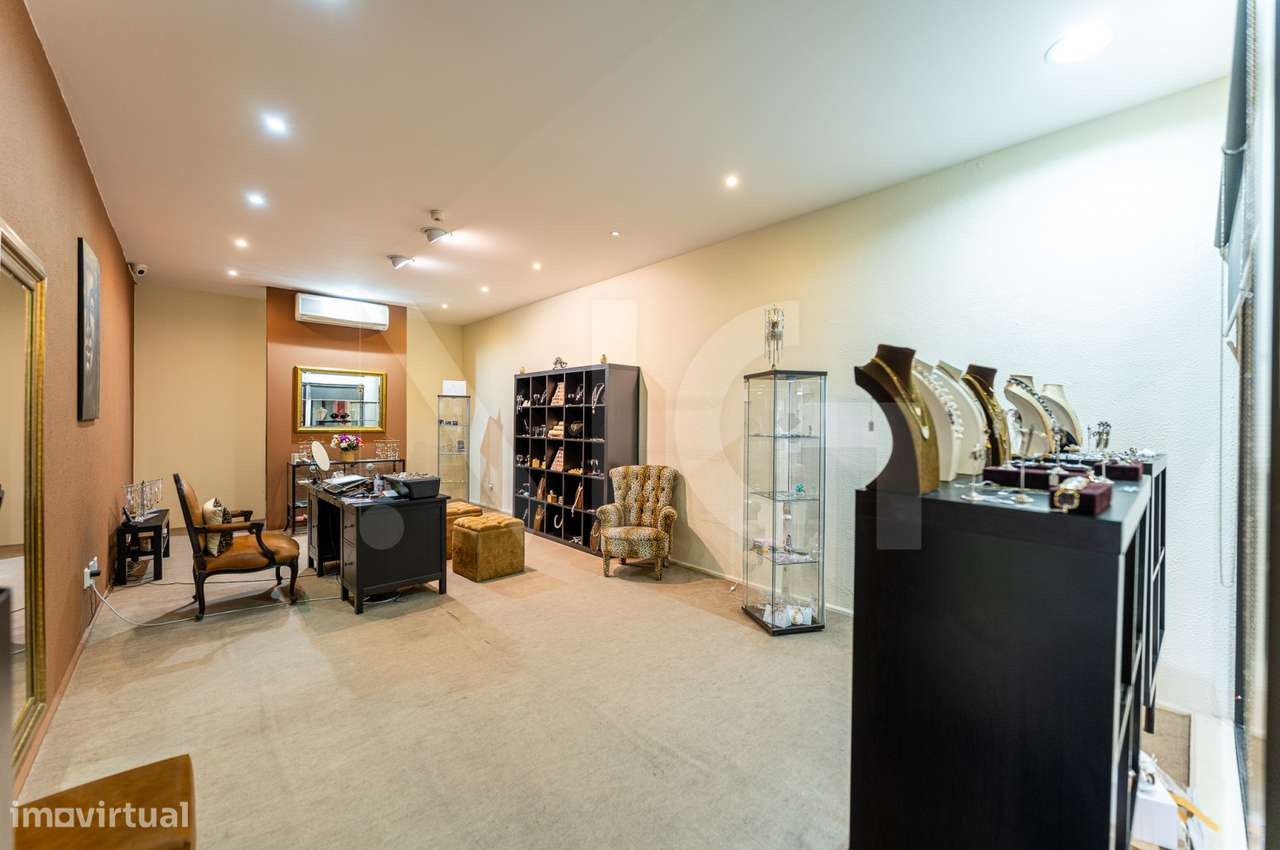Loja para Arrendamento – Edifício Bristol, Avenida da Boavista, Porto - Grande imagem: 4/25