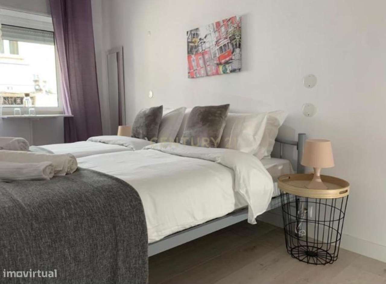 Apartamento T3 + 1 com Licença de Alojamento Local – Estrela/Campo de-6