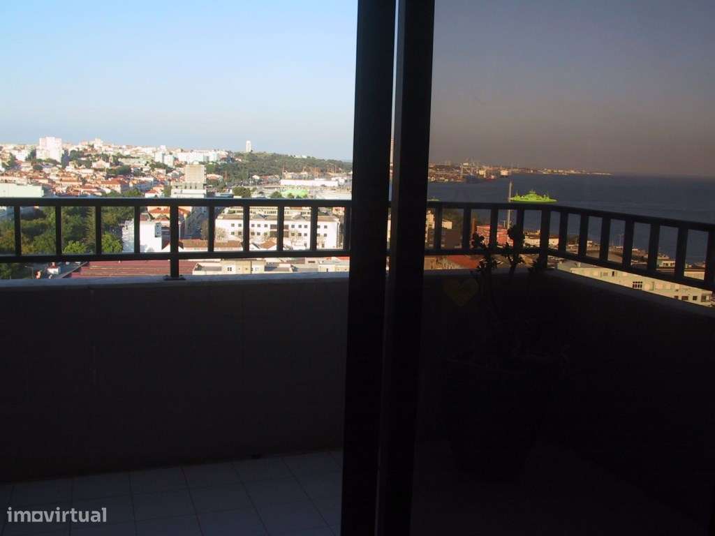 Cinco Assoalhadas com Vista Panorâmica sobre a cidade de Setúbal, R... - Grande imagem: 2/31