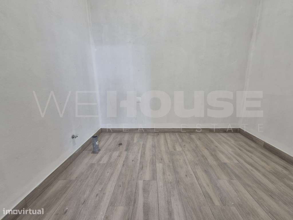 Armazém para Venda na Baixa da Banheira-14