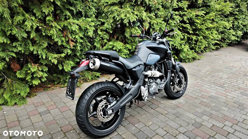 Yamaha MT - 8