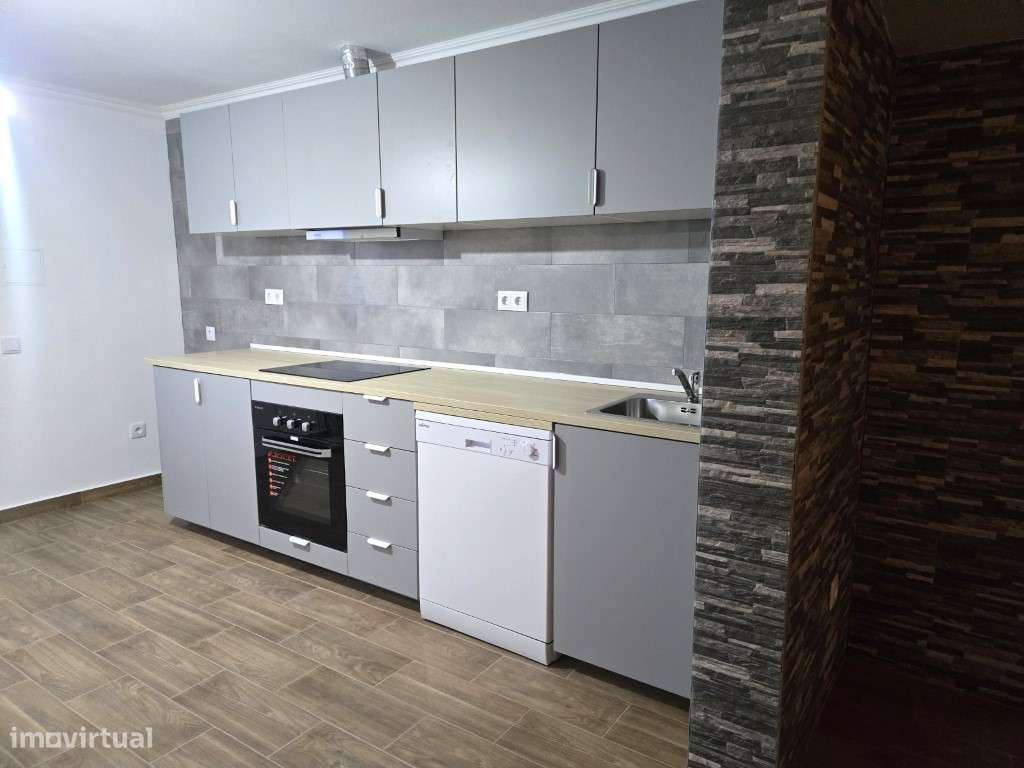 Moradia T3 Térrea Remodelada - Perto da Praia Fluvial Azenhas D'el Rei - Grande imagem: 4/22