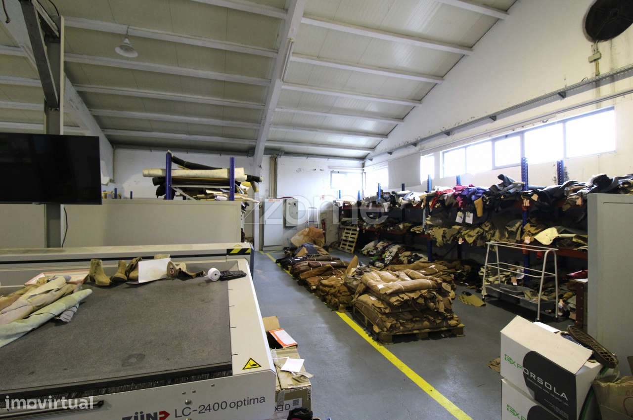 PAVILHÃO c/ 2000m2 FELGUEIRAS-18