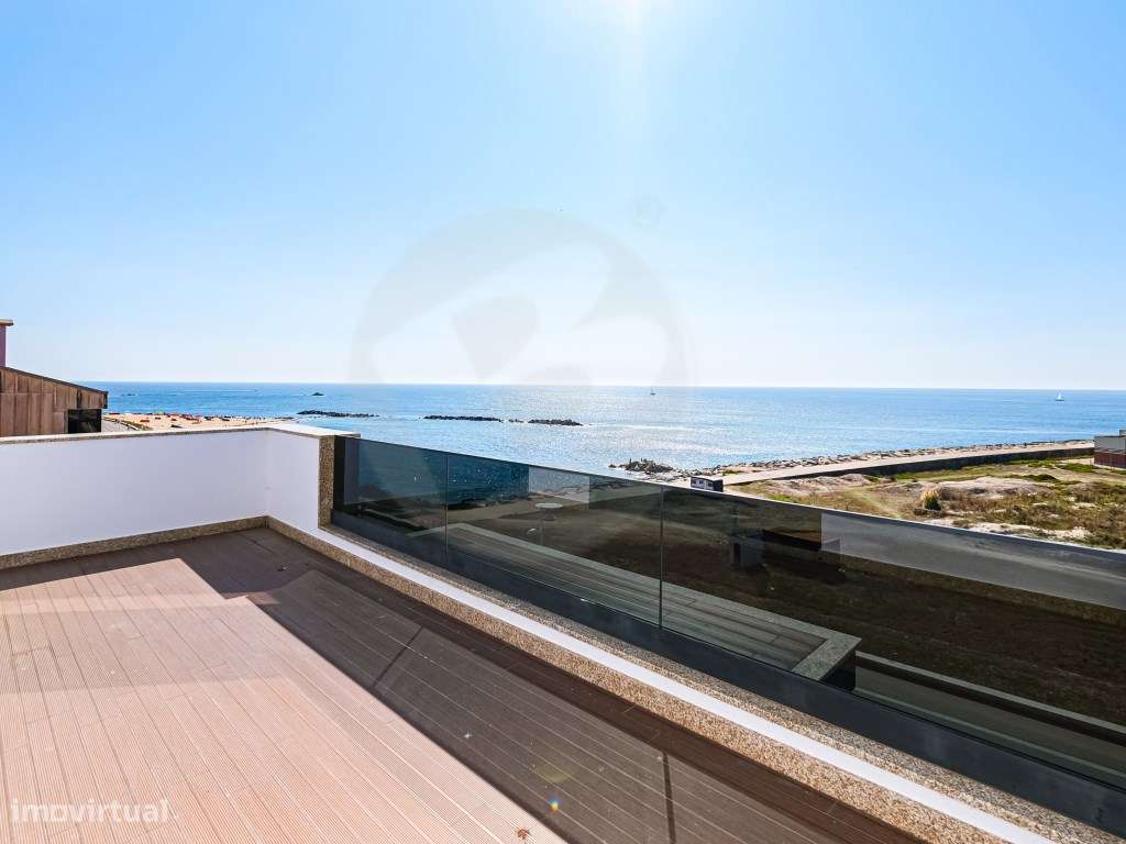 T2 NOVO no Último Piso em 1ª Linha de Mar c/ Terraço em Vila do Conde-17