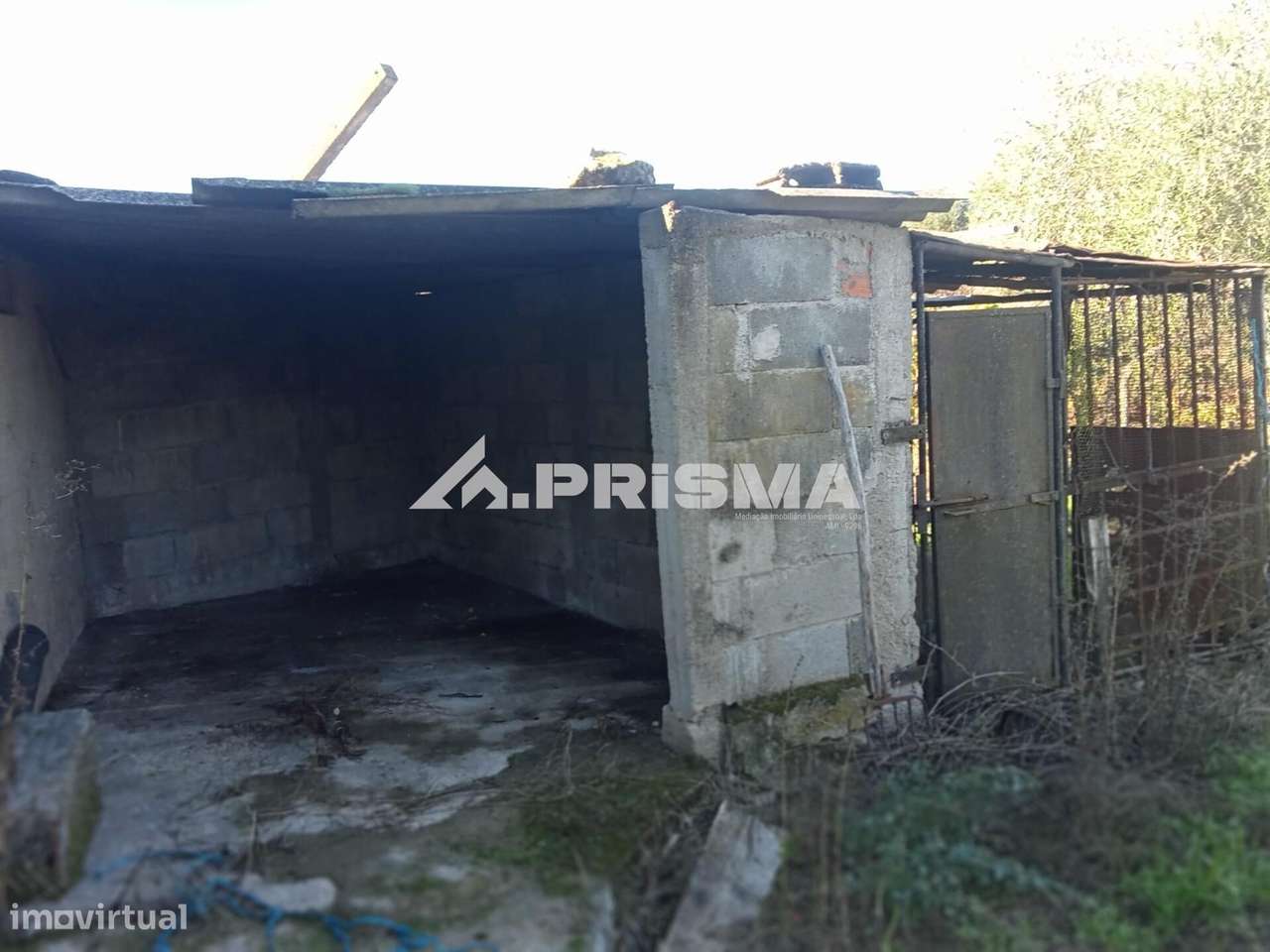 Quintinha para venda com construção rural para venda em Escalos de Bai-15