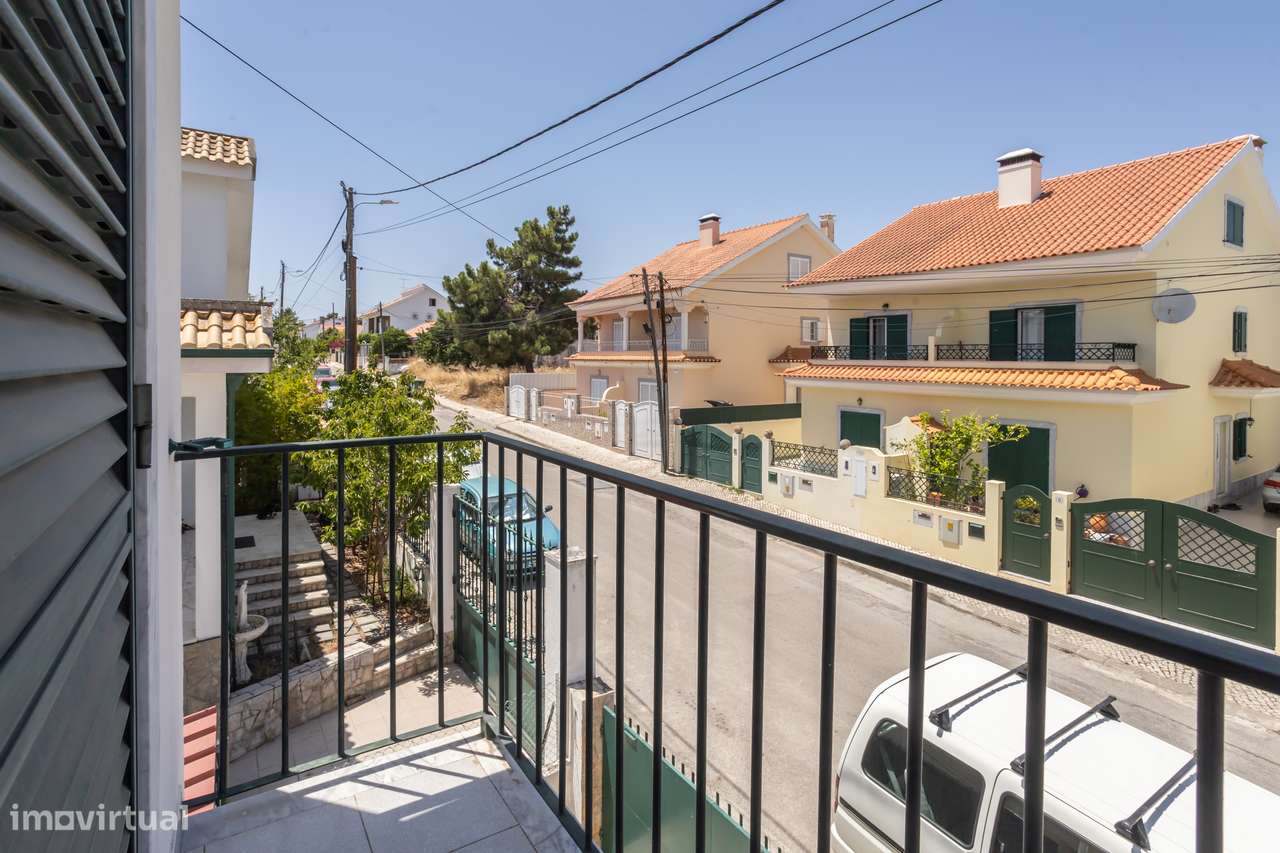 Moradia Geminada com Jardim, Cave e Garagem.-26