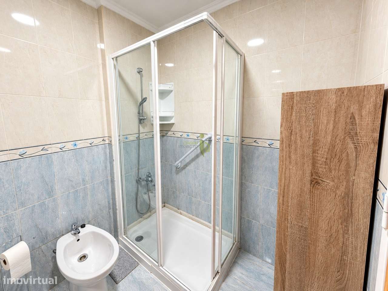 Apartamento T2 com Varanda, Elevador  | Junto a Comércio, Escolas e Tr-13