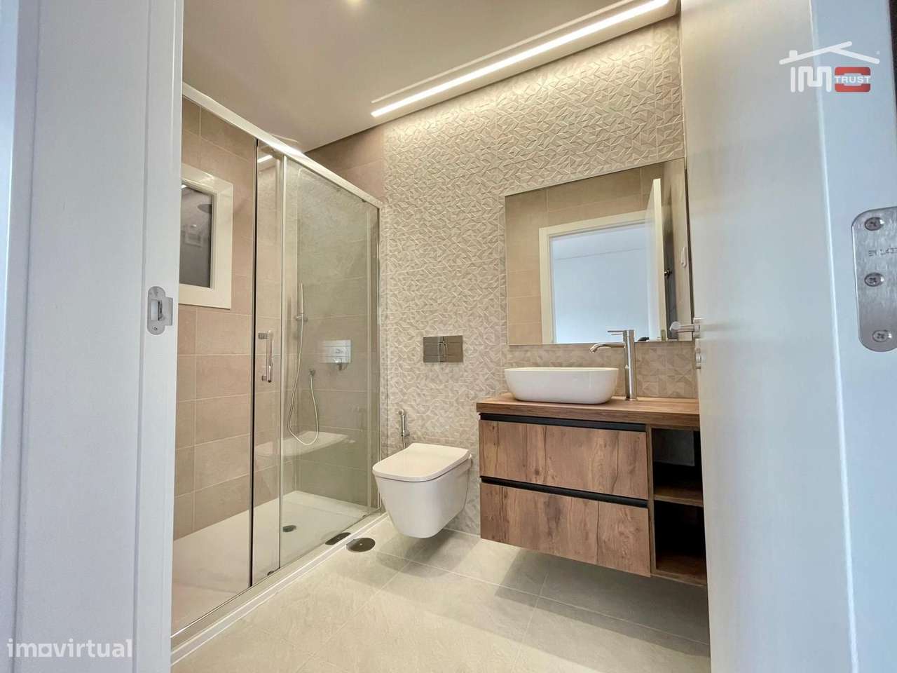 Moradia Térrea T3+1 com Áreas Amplas em Fernão Ferro | Terreno 380...-23