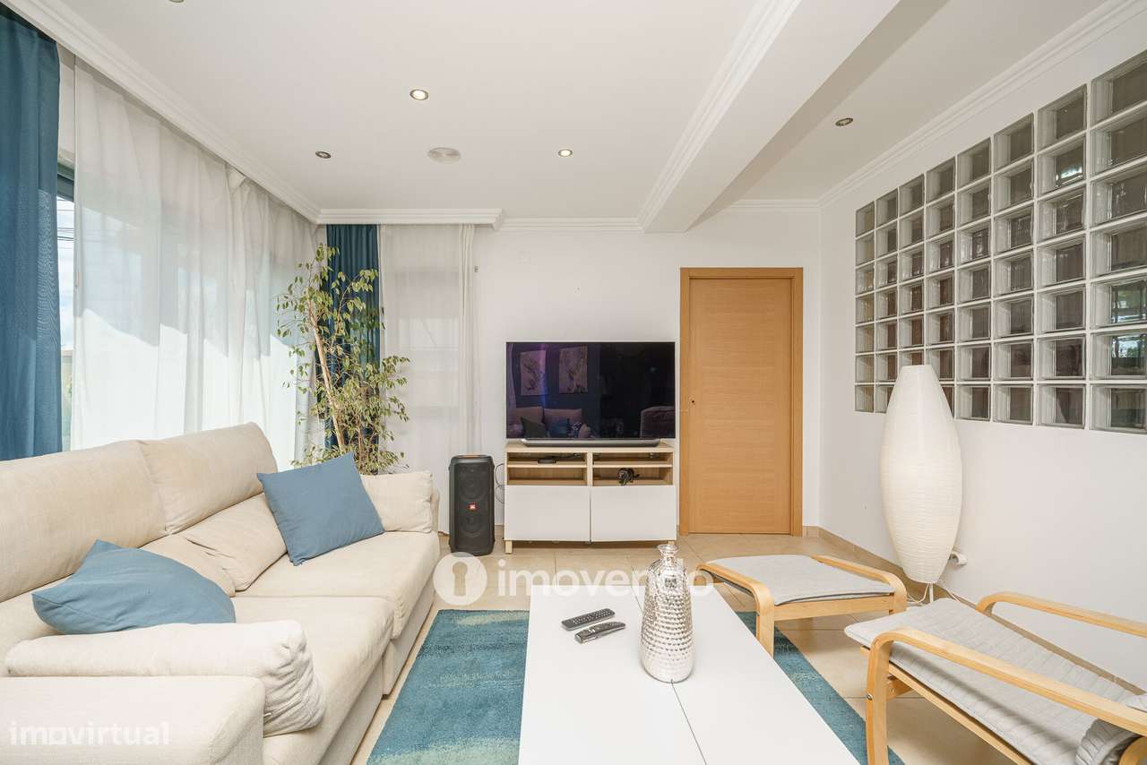 Moradia T6 exclusiva, com piscina e garagem, na Charneca da Caparica - Grande imagem: 5/60