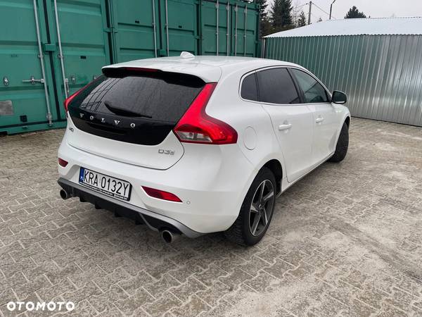 Volvo V40 D3 Drive-E R-Design Momentum - 4