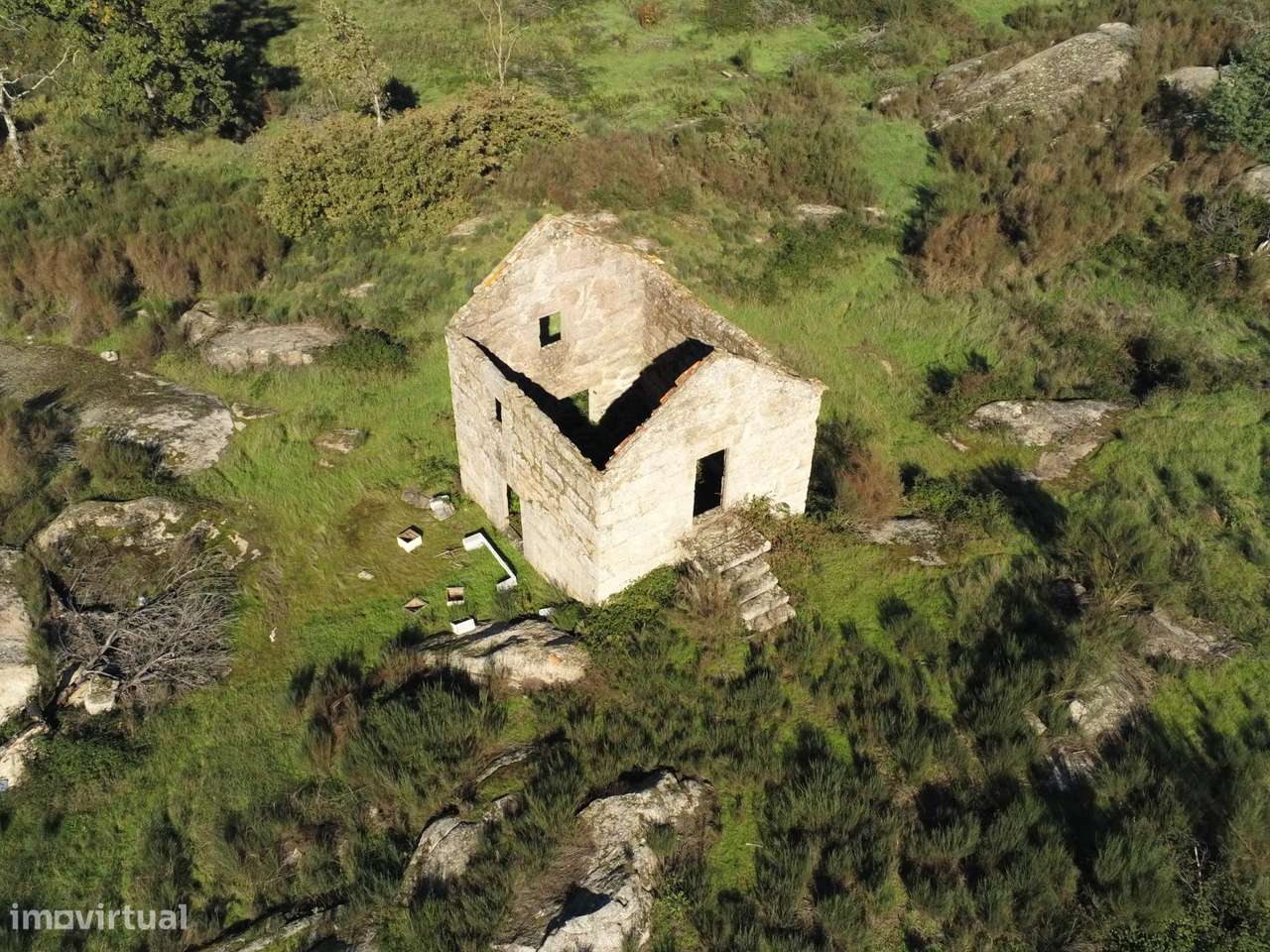 Quinta com Ruina, terreno 5,75Ha, a confrontar com ribeiro-15