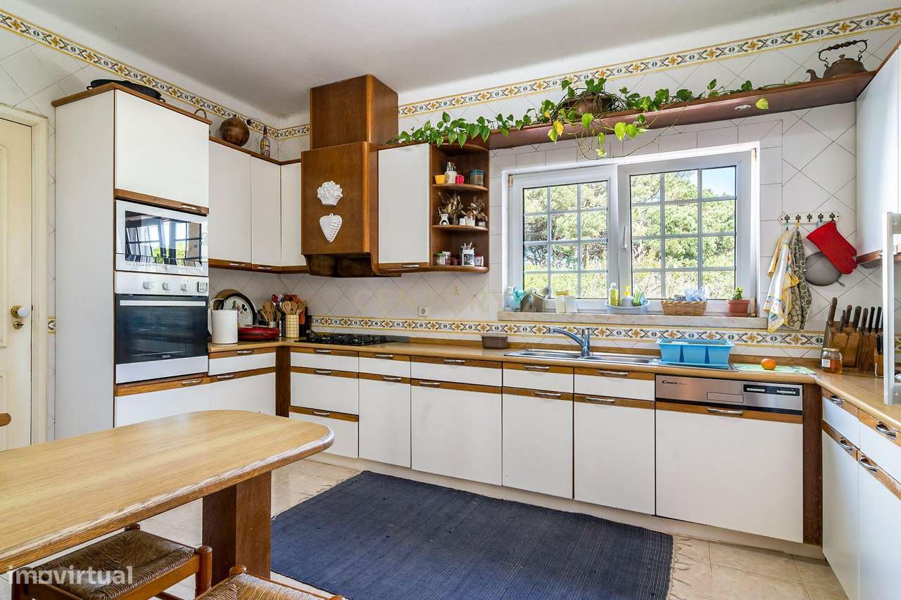 Quinta de 14000m2 com moradia T4 e piscina | Sintra-13