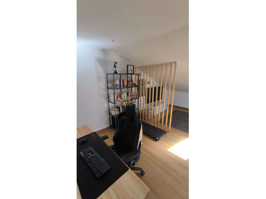 Apartamento Duplex T2+1 com Parqueamento, Arrecadação e Varanda | E...-32