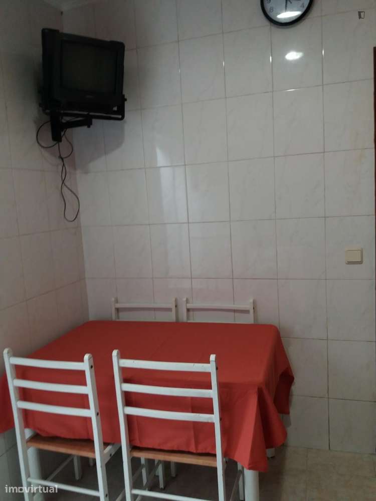 Quarto - localizado em Paranhos Porto - Grande imagem: 5/8