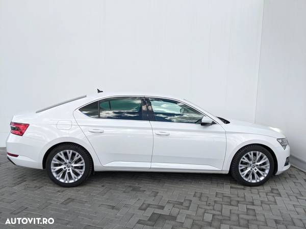 Skoda Superb 2.0 TDI 4X4 DSG Style - 6