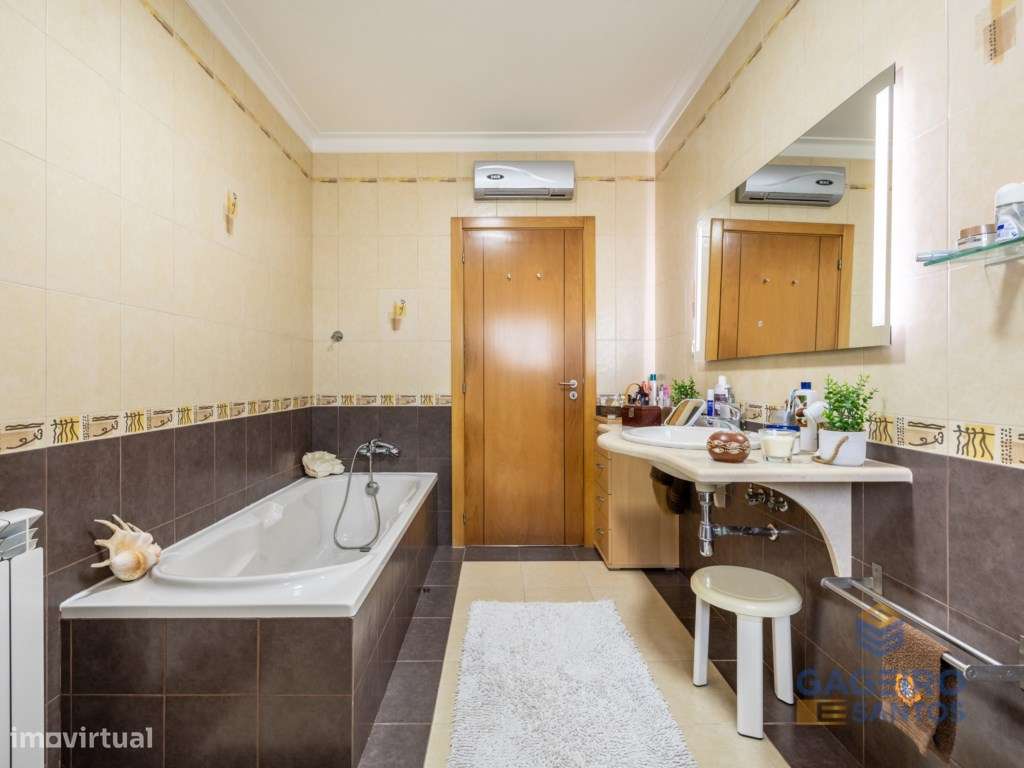 Moradia Independente T4 +1 em São Martinho do Porto-35