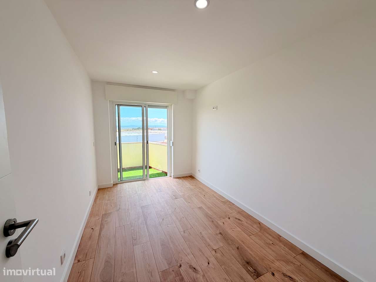 Apartamento T3 Totalmente Renovado | Vista de Rio | Forte da Casa-5