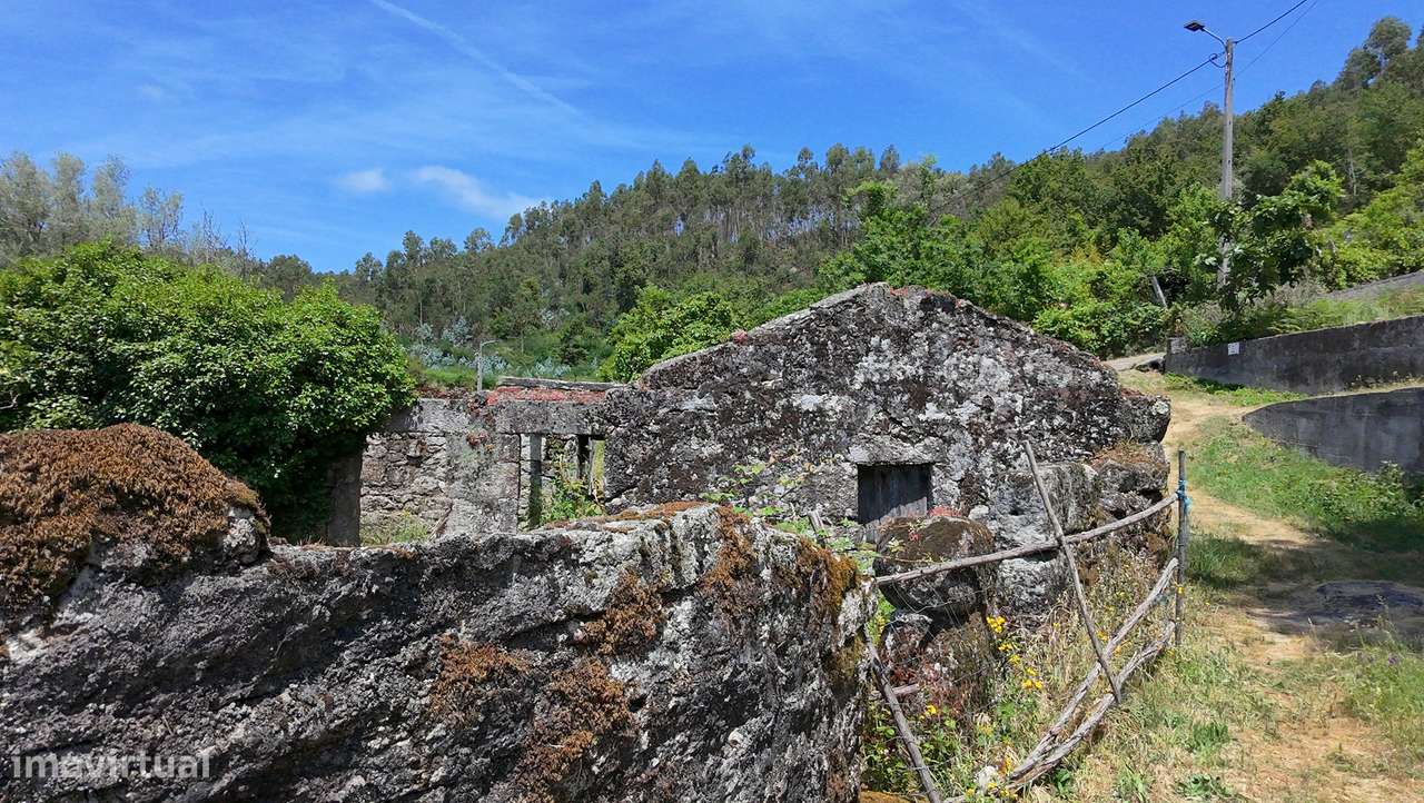 Terreno de 700m2 c/ Ruina-18