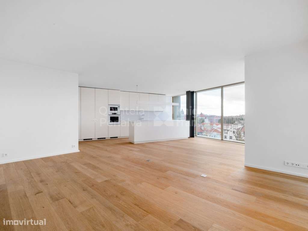 Apartamento T3 com varandas e estacionamento no Areeiro - Grande imagem: 4/25