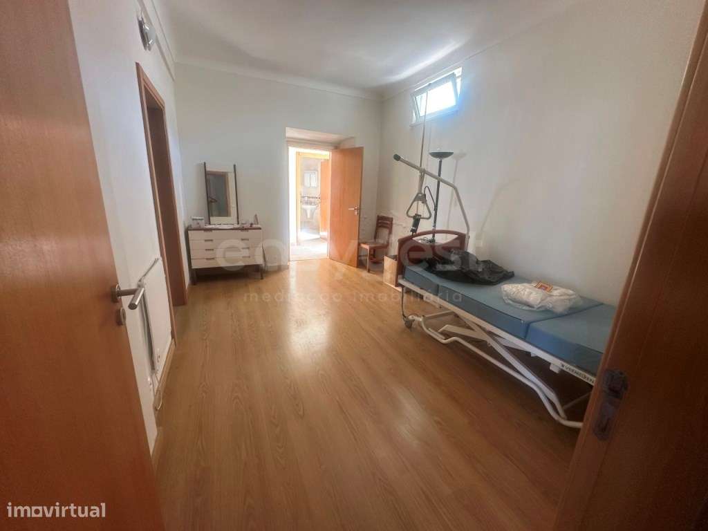 Moradia de 2 andares com loja e pátio - Grande imagem: 5/40