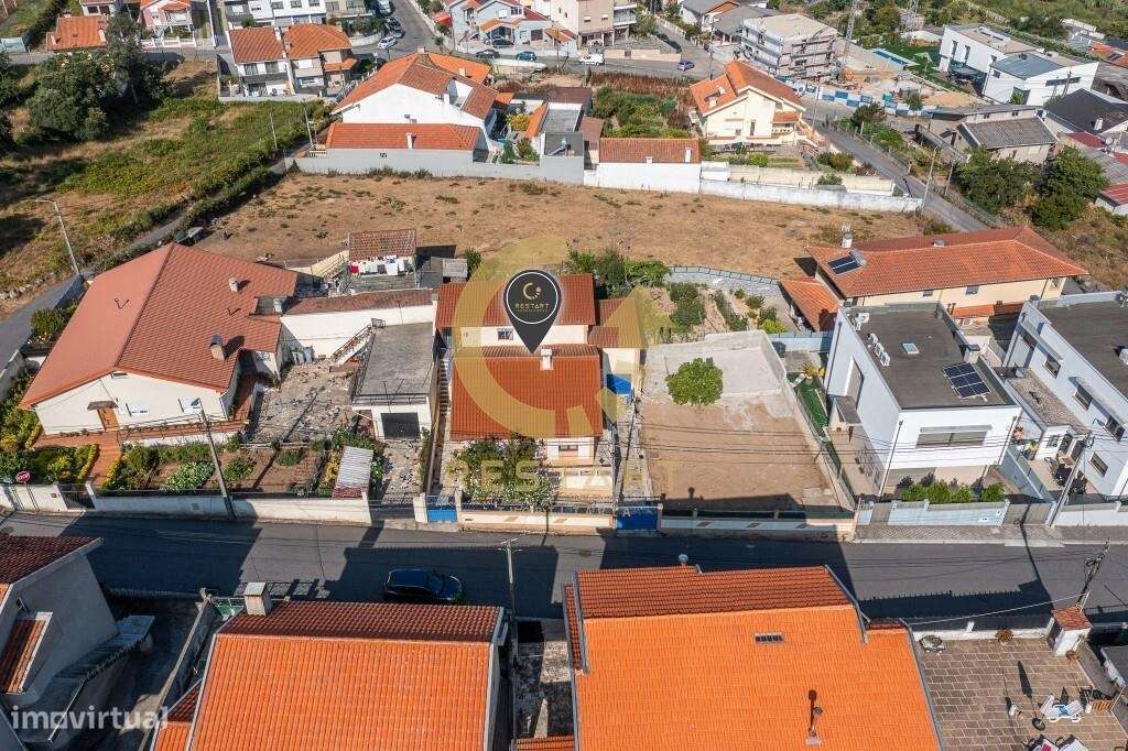 Moradia Térrea T2 inserida em lote terreno com 468m2, com garagem, em - Grande imagem: 4/43
