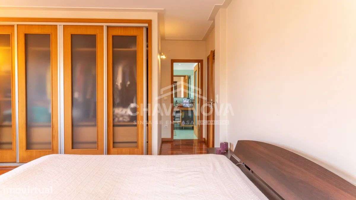 Moradia V3 de quatro frentes - Perosinho-25