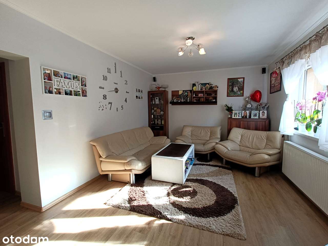 Piękny dom z dużym tarasem, dostępny od zaraz!-14