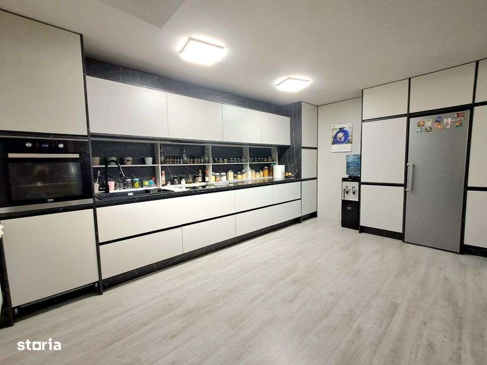 Casa individuala, 250 mp utili, 6 camere, 3 balcoane, terasa, livada, - Imagine principală: 4/19