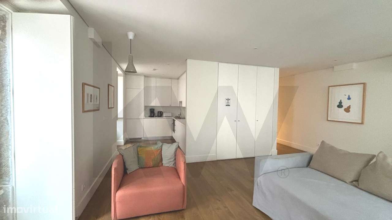 T1 com Varandas na Rua do Poço dos Negros - Grande imagem: 4/18