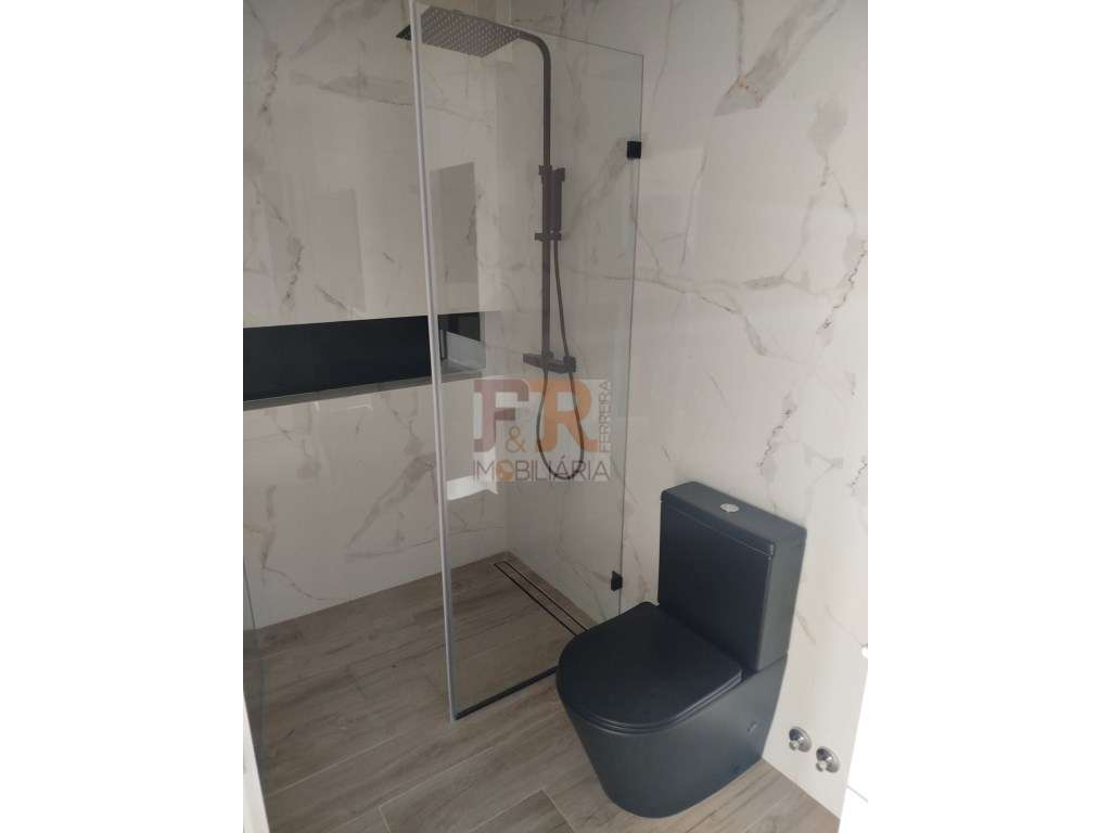 Moradia Térrea T3+1 com Piscina Fernão Ferro-9