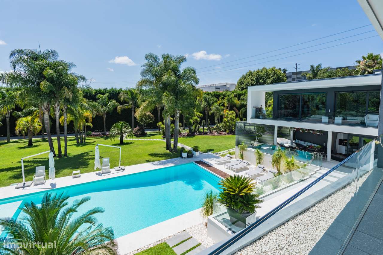 Deslumbrante moradia T5 com luxuriante espaço exterior - Grande imagem: 5/60