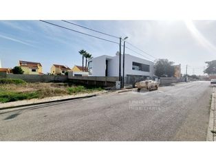 Lote 700M2 urbano a 20 minutos de Lisboa dá construção moradia isolada