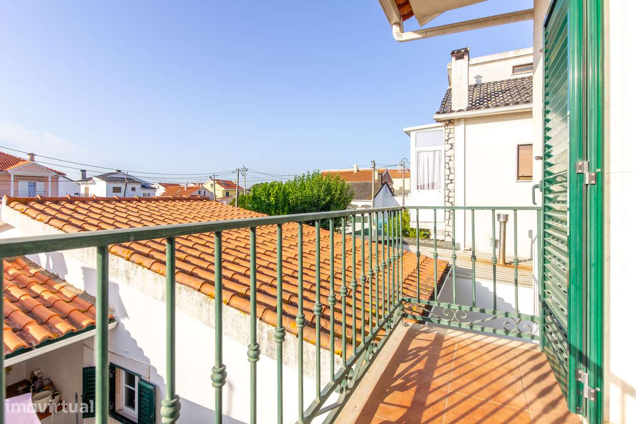 Quinta do Conde – Moradia Geminada de 4 assoalhadas c/ garagem-21