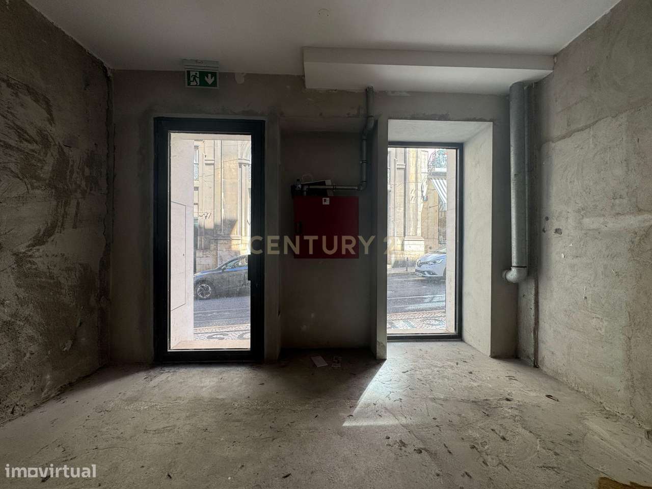 CHIADO - Espaço Comercial - 2 Pisos - Montra para a Rua  - Extração de - Grande imagem: 4/37