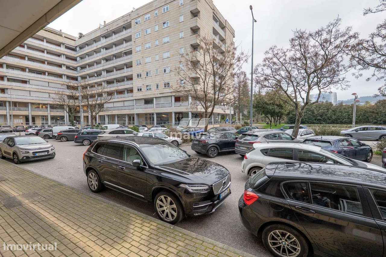 T3 + ESCRITÓRIO NUM DOS EMPREENDIMENTOS MAIS EMBLEMÁTICOS DE BRAGA.-39