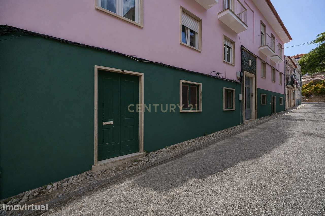 ARMAZÉM PARA VENDA NO CENTRO DE SETÚBAL-0