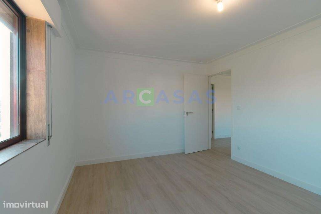 Apartamento T2 renovado e com varanda em Santegãos, Rio Tinto, Gondoma-10