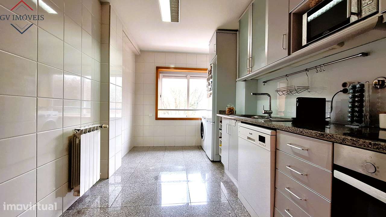 Excelente T1+1  Rua John Whitehead-11