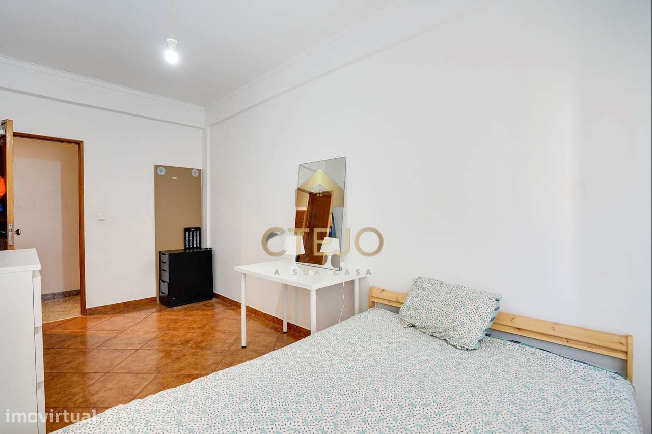Apartamento T2  com varanda e arrecadação em Vale de Figueira , São Jo-17