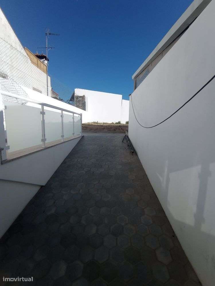 Moradia T3 totalmente remodelada em Pinheira da Bemposta-19