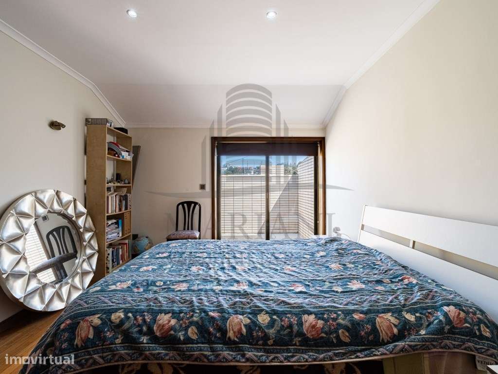 Apartamento T4+1 Duplex em Excelente Estado - Localização Central-26